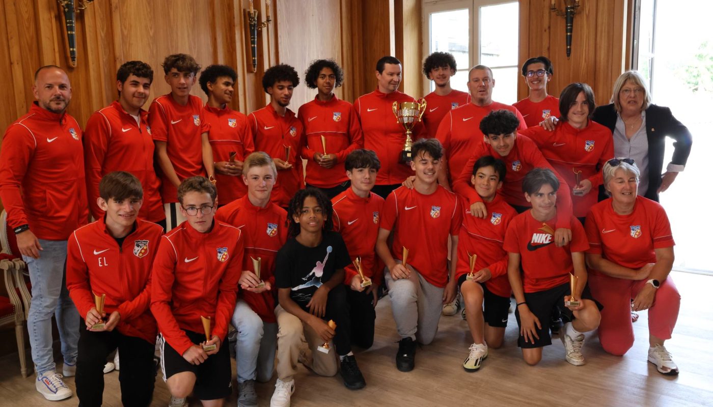 Les U16 du FCSA78 ont été reçus à la mairie !